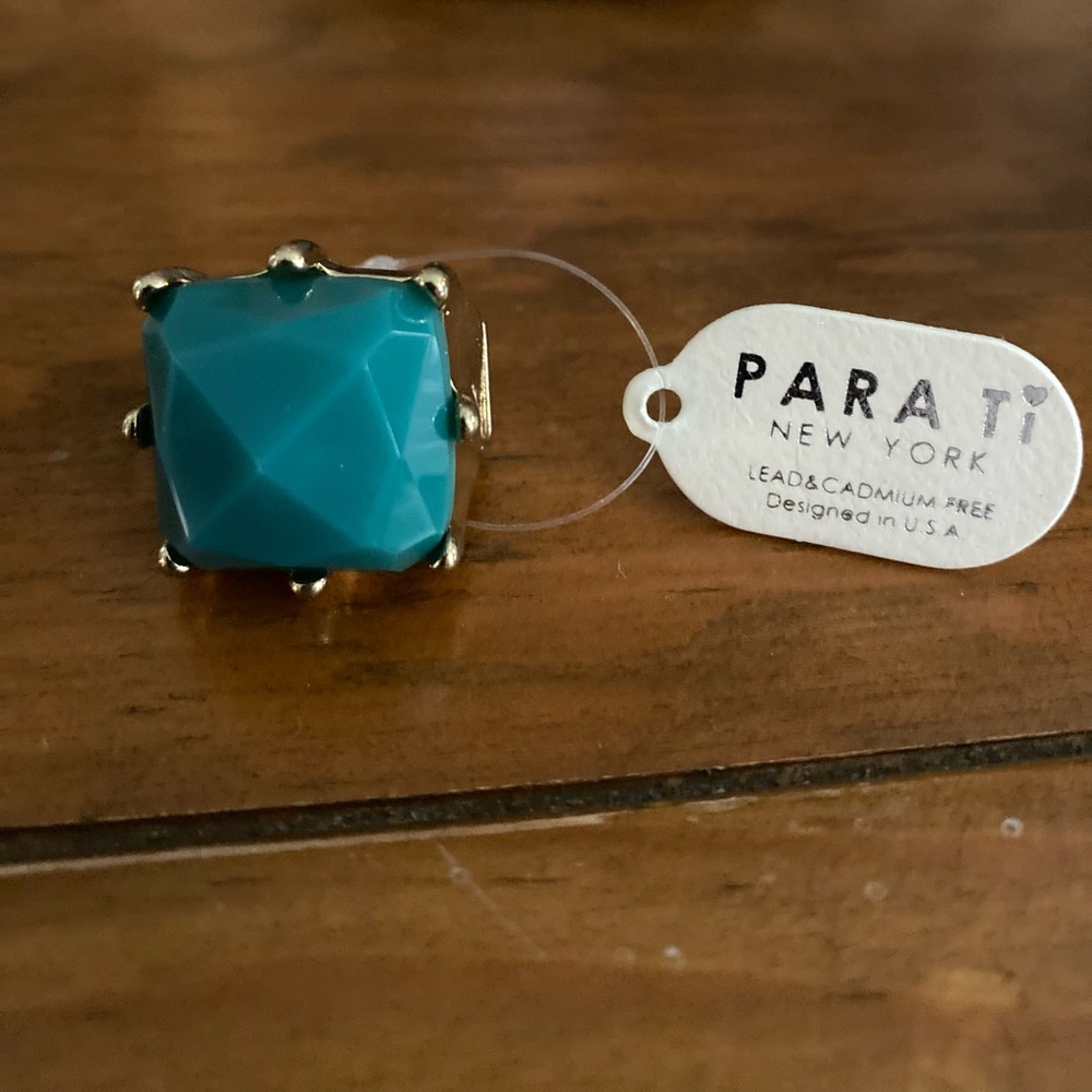 Stretch Ring with Blue Stone & Sliver Trim Para Ti
NWT